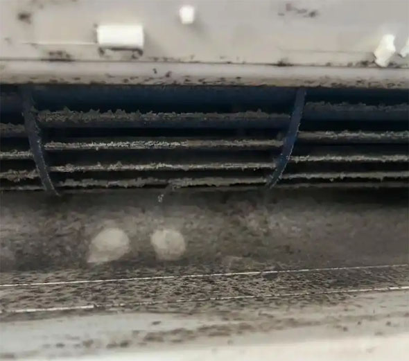 定州空调吹的风有股烧焦味是怎么回事